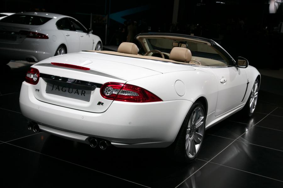  Jaguar XKR Convertible 2010 года  (фото 16 из 19)